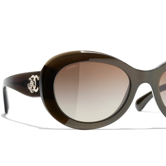 CHANEL Sunglasses - Picture 1 of 3